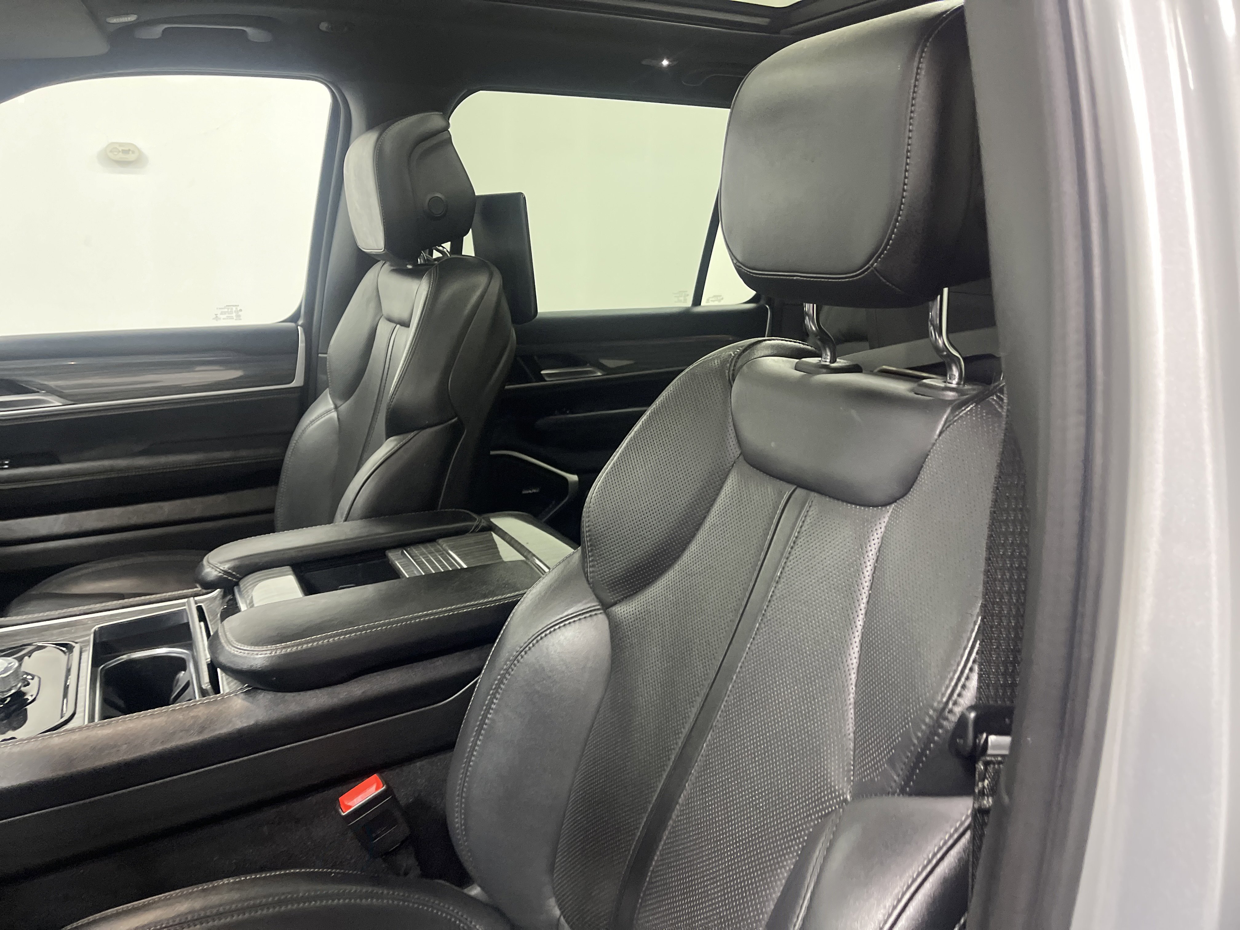 Used 2022 Jeep Wagoneer Series II w/ Premium Group I image 11