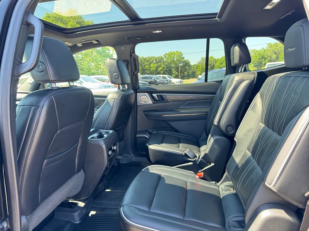 Used 2025 Buick Enclave Avenir w/ Super Cruise Package AWD/4WD image 37