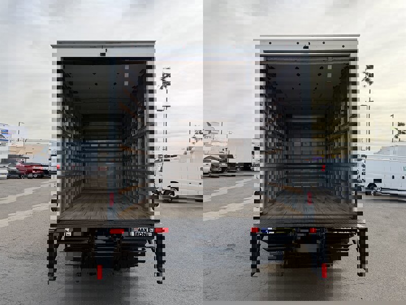 Used 2023 Isuzu NPR image 8