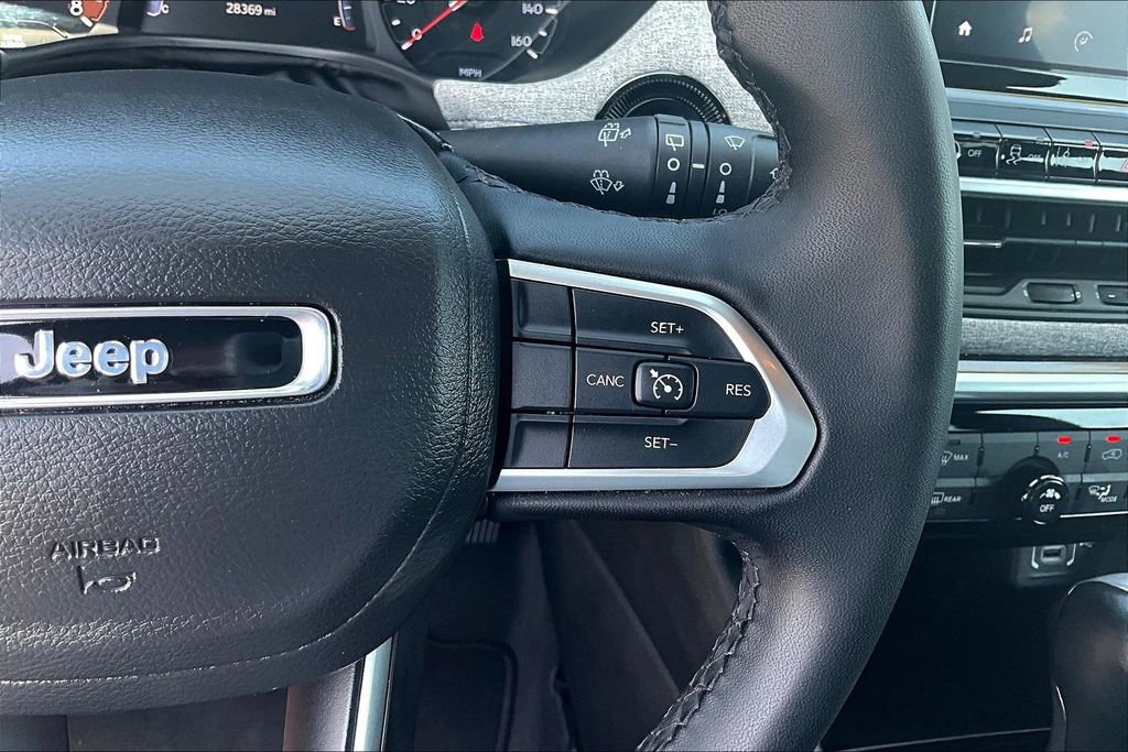 Used 2025 Jeep Compass Latitude image 13