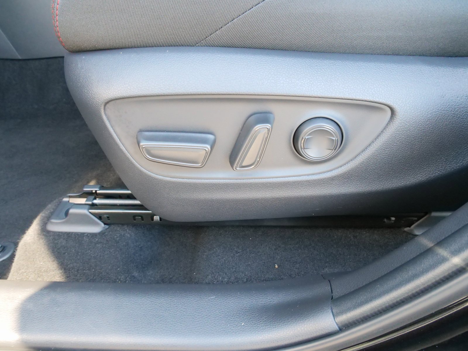 Used 2024 Toyota RAV4 SE image 16