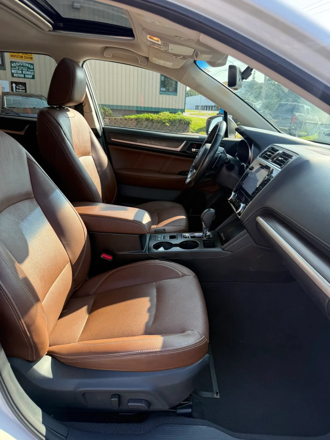 Used 2018 Subaru Outback 3.6R Touring AWD/4WD image 21