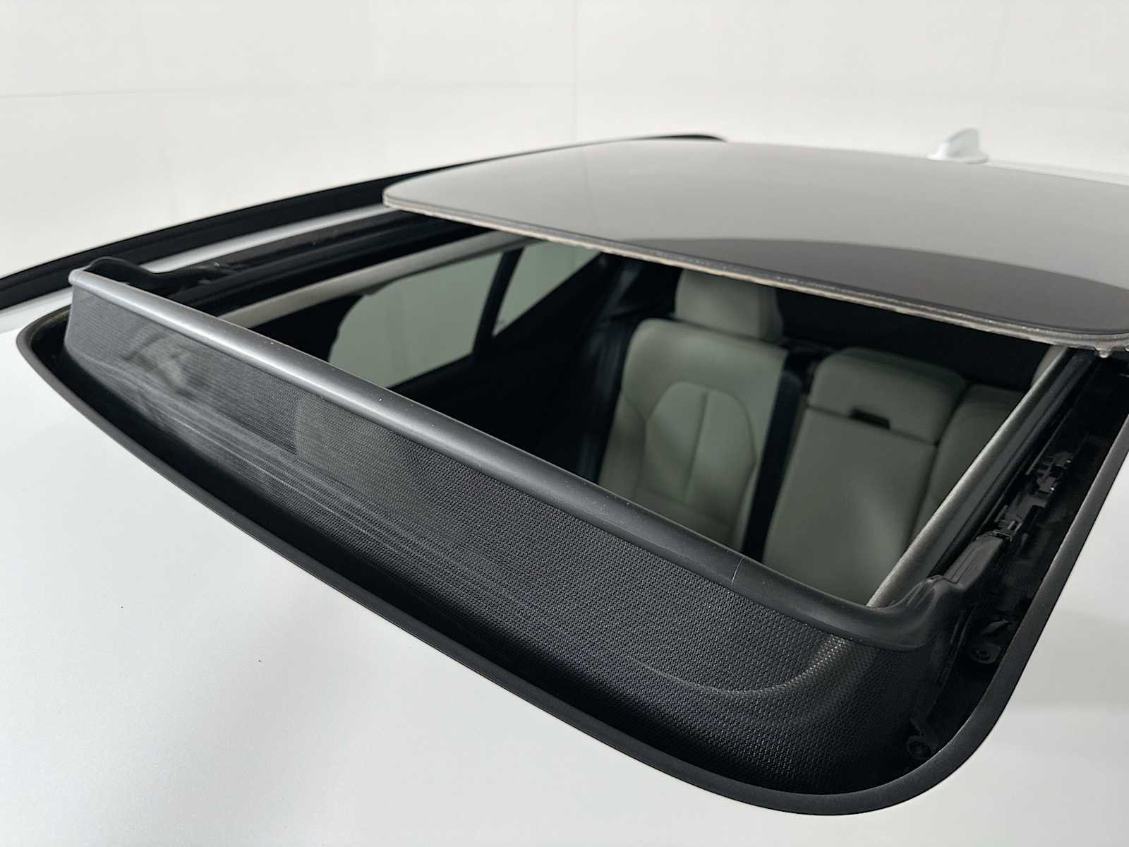 Used 2025 Volvo XC40 B5 Plus w/ Protection Package Premier image 20