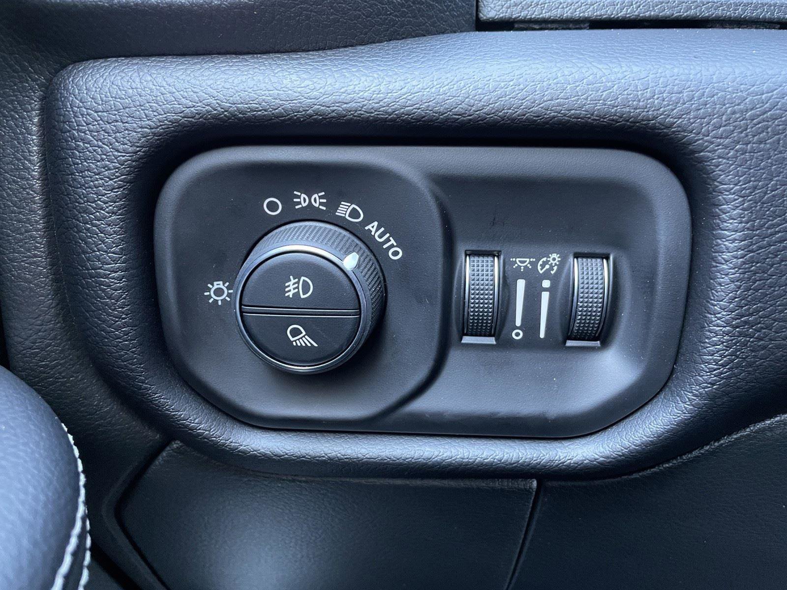 New 2026 RAM 3500 Laramie AWD/4WD image 32