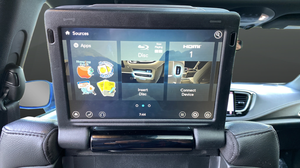 Used 2021 Chrysler Pacifica Touring-L w/ Uconnect Theater Family Group AWD/4WD image 37