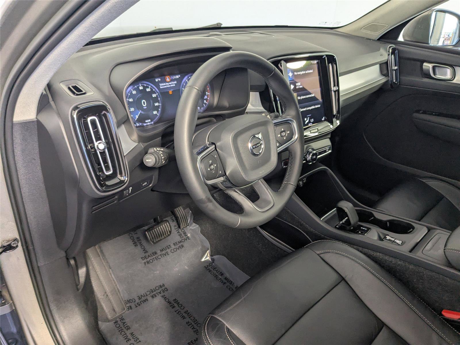 Used 2022 Volvo XC40 T5 Momentum image 10