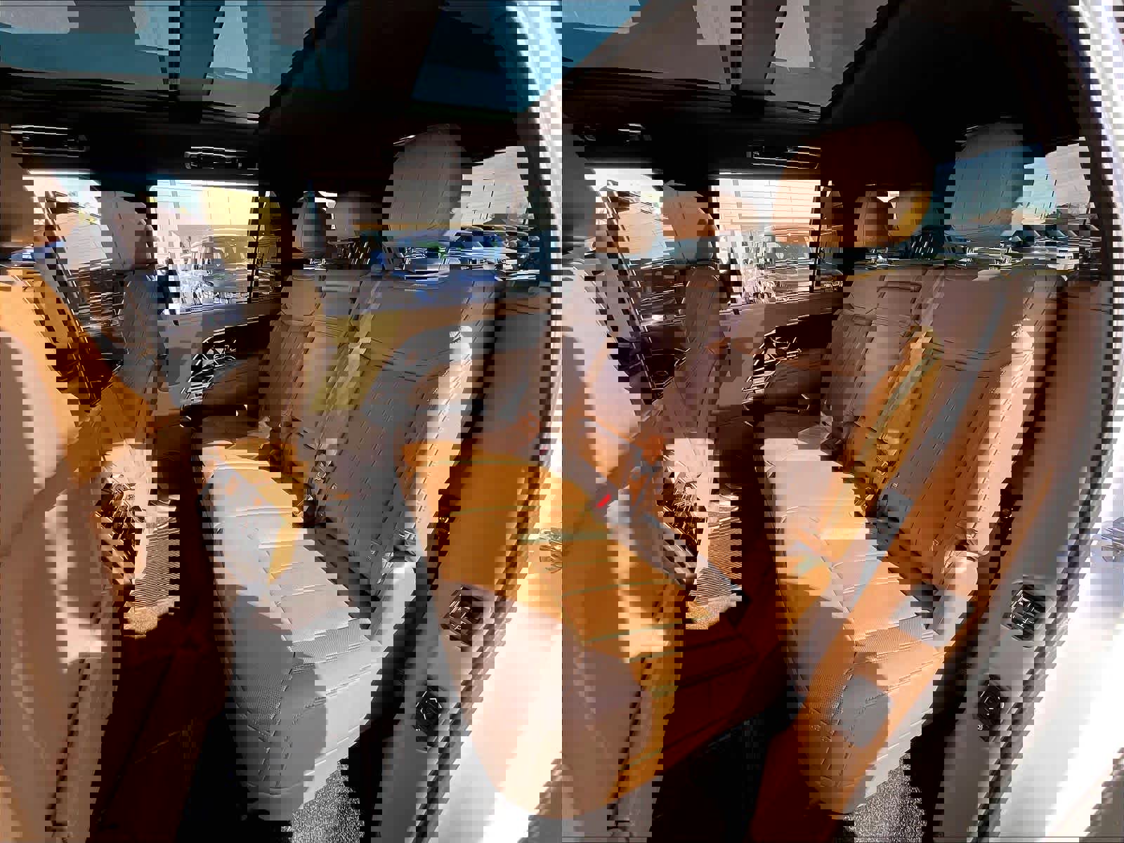 Used 2023 Land Rover Range Rover Long Wheelbase SE image 28