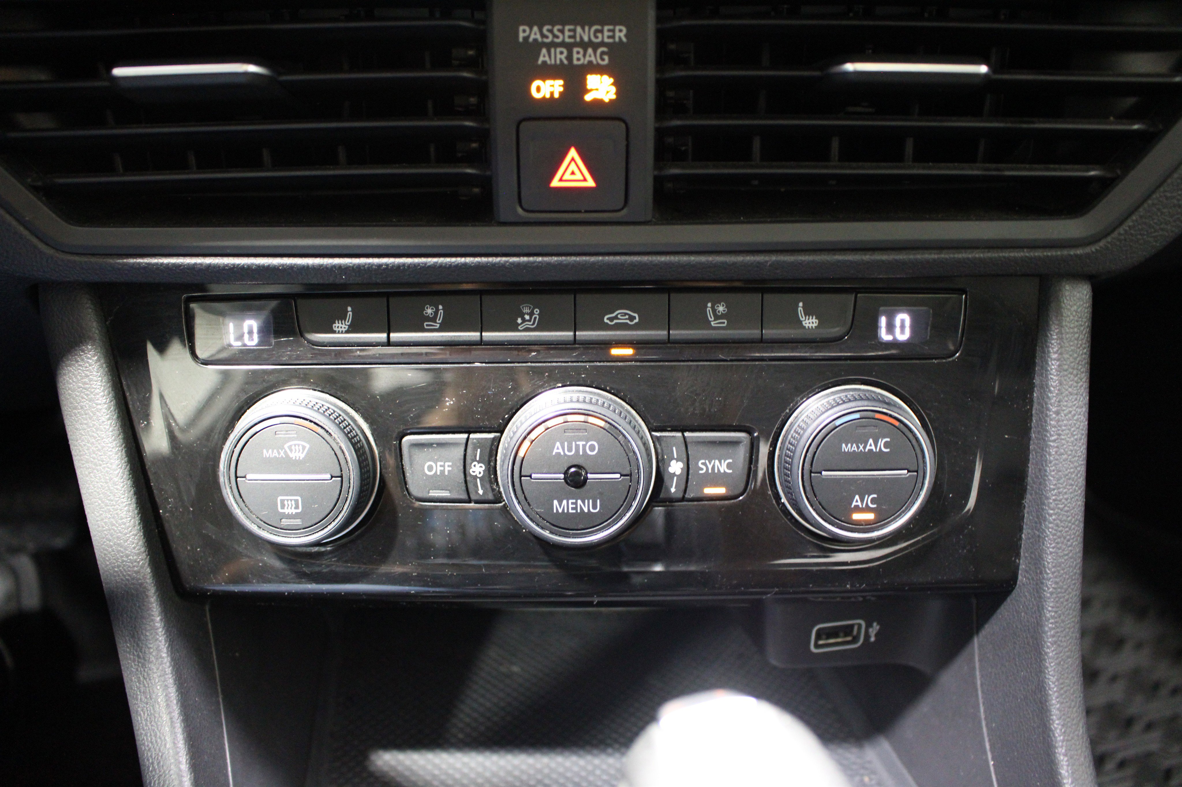 Used 2019 Volkswagen Jetta SEL Premium FWD image 17
