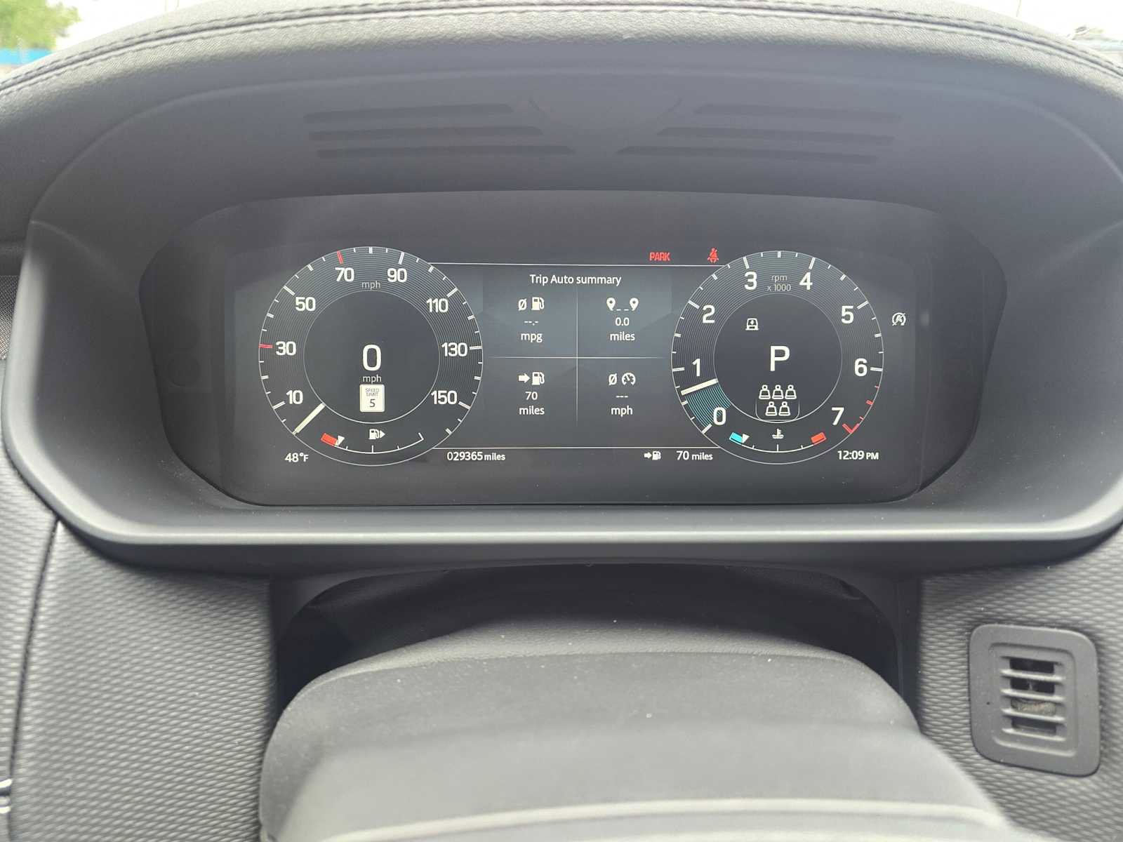 Used 2023 Land Rover Discovery Metropolitan Edition image 27