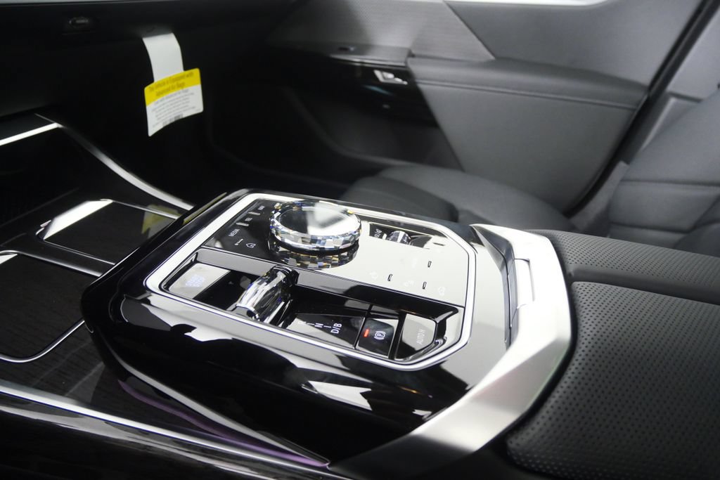 Used 2026 BMW i7 eDrive50 w/ M Sport Package RWD image 24
