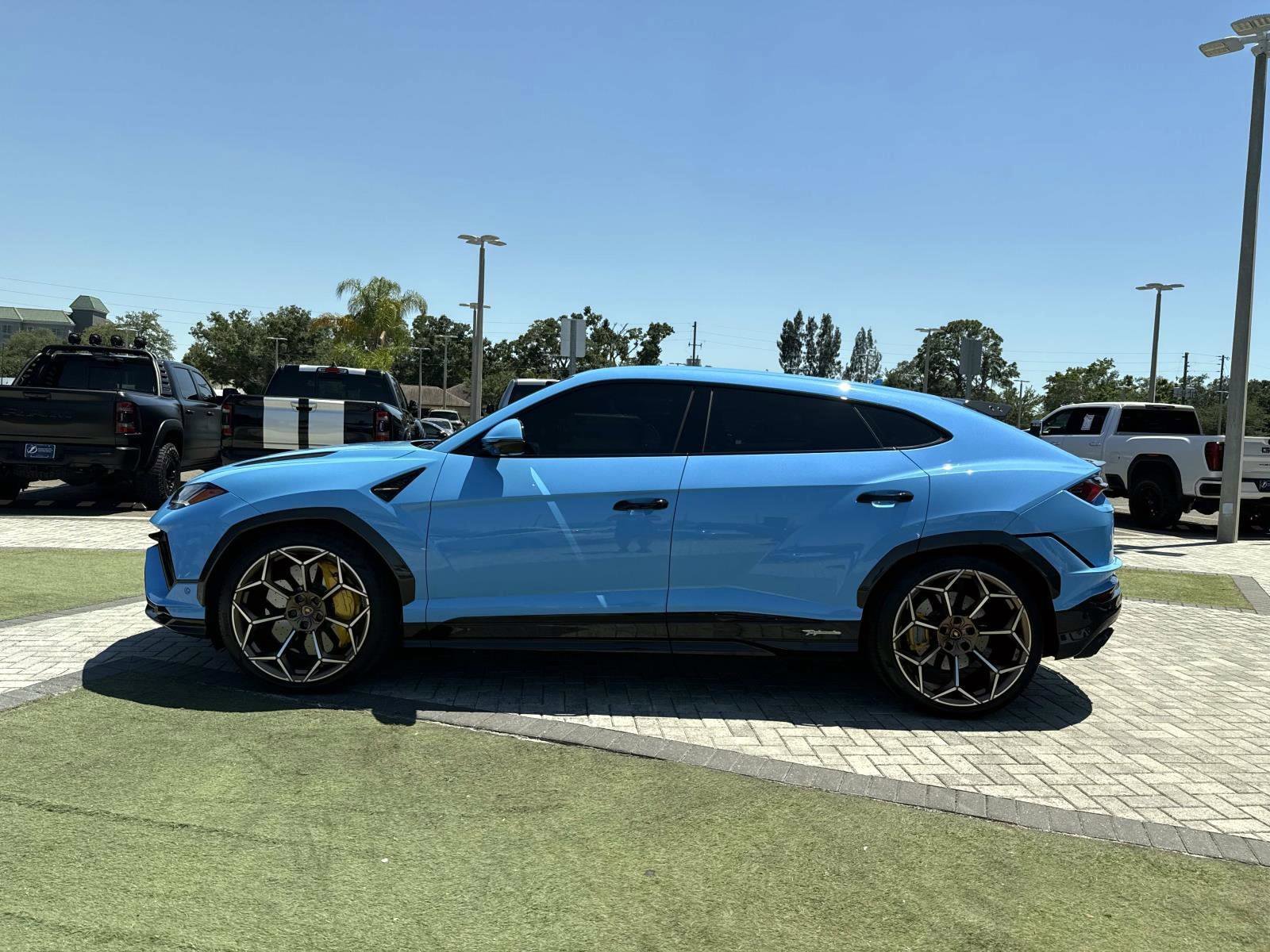 Used 2024 Lamborghini Urus Performante AWD/4WD image 3