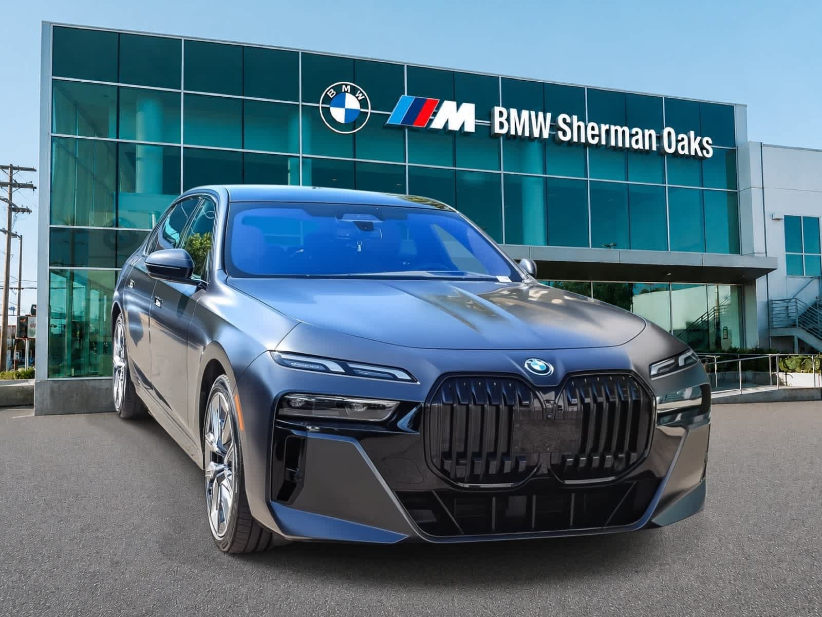 Used 2023 BMW i7 xDrive60 AWD/4WD image 3