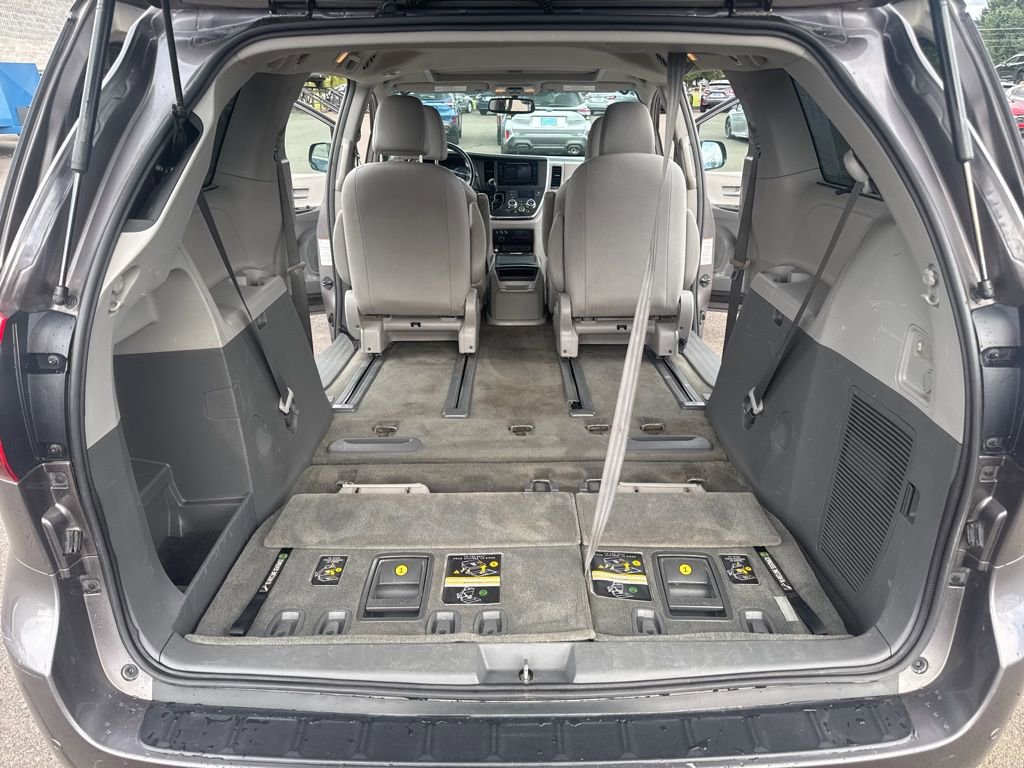 Used 2015 Toyota Sienna XLE w/ XLE Navigation Package AWD/4WD image 18