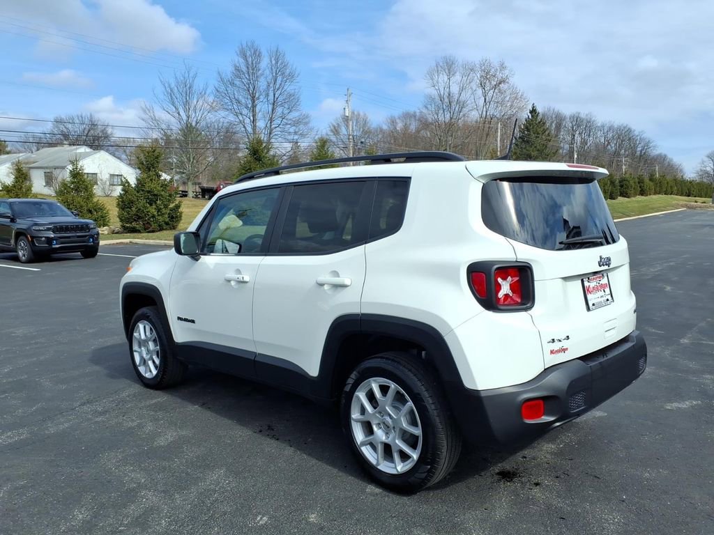 Used 2022 Jeep Renegade Latitude AWD/4WD image 3