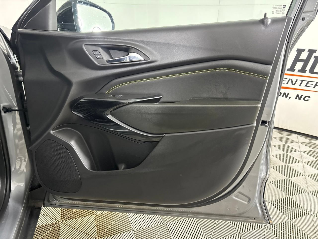 Used 2026 Chevrolet Trax ACTIV w/ Sunroof Package FWD image 27