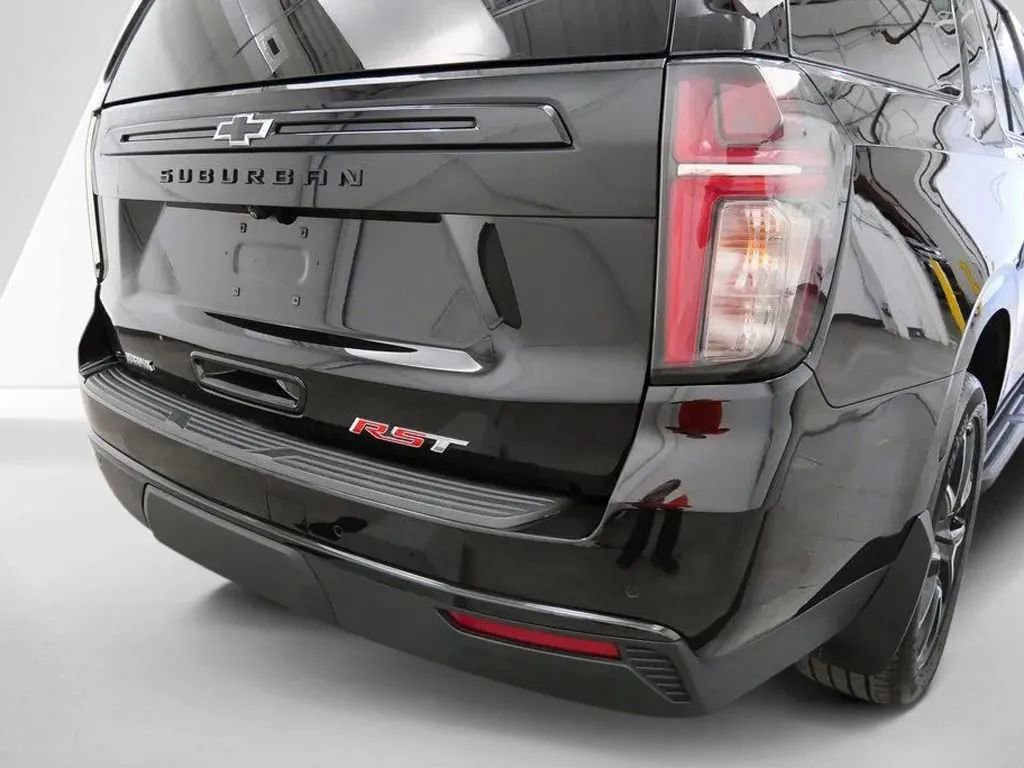 Used 2023 Chevrolet Suburban RST w/ Luxury Package AWD/4WD image 9