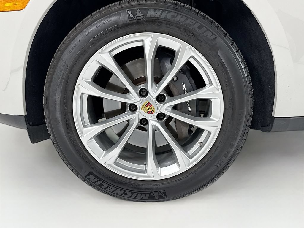 Used 2025 Porsche Macan AWD/4WD image 33