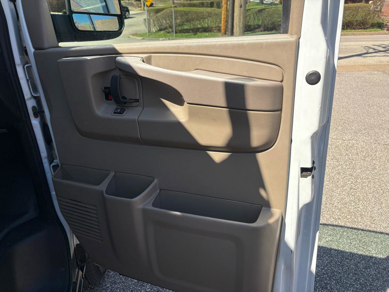 Used 2014 GMC Savana 2500 image 25