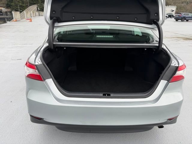 Used 2020 Toyota Camry LE image 9