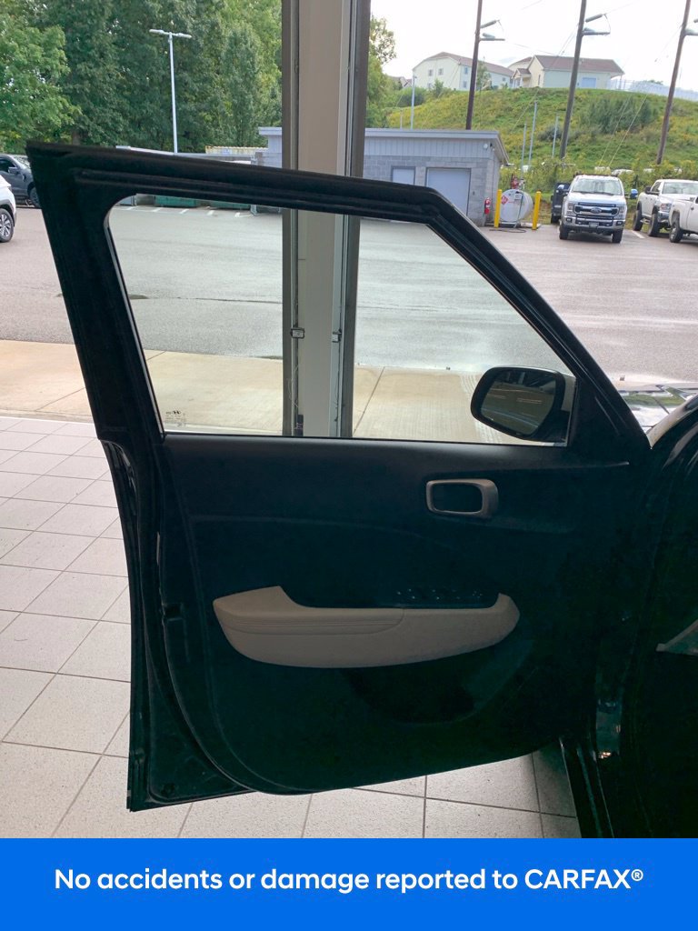 Certified 2022 Hyundai Venue Limited FWD image 6