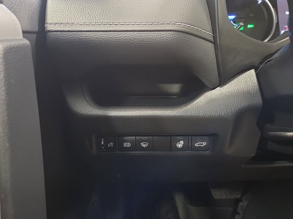 Used 2022 Toyota RAV4 XLE Premium image 24