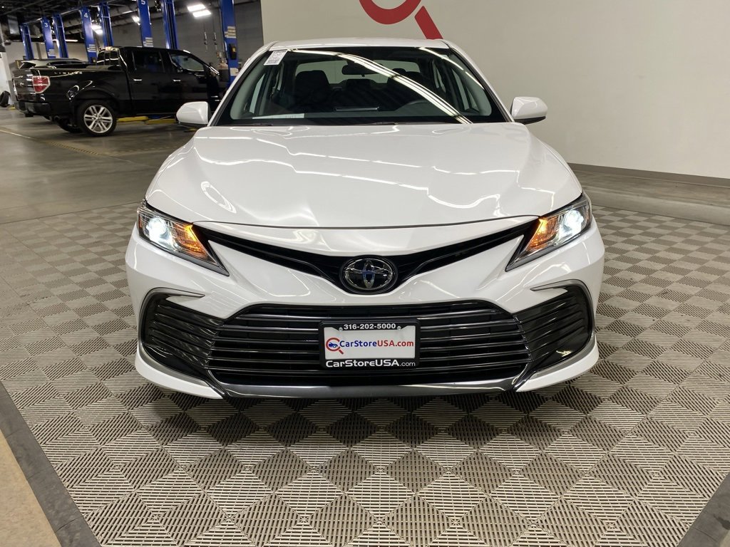 Used 2024 Toyota Camry LE image 5