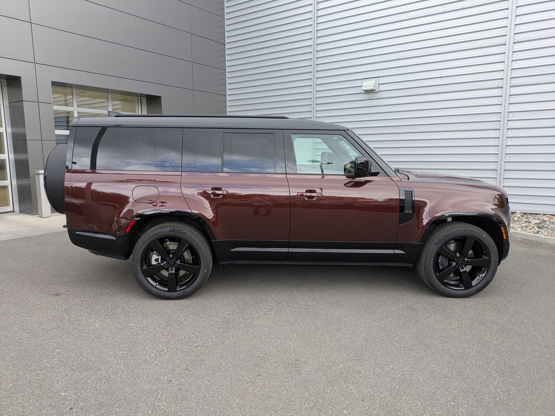 New 2026 Land Rover Defender 130 X-Dynamic SE AWD/4WD image 4
