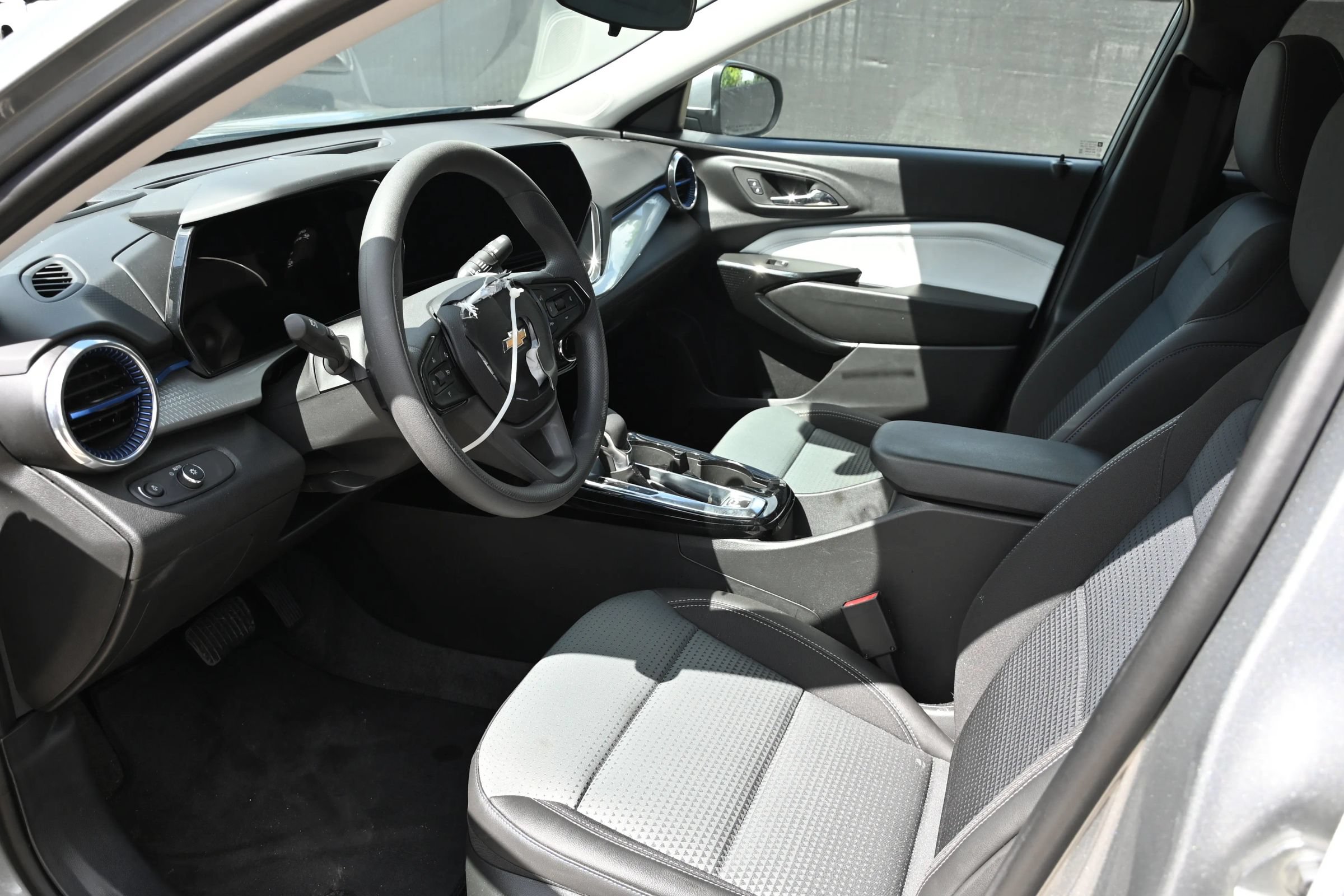 Used 2026 Chevrolet Trax LT FWD image 8