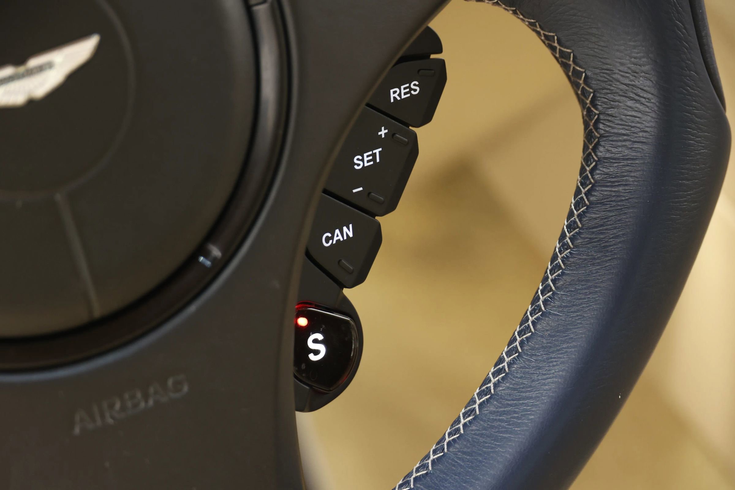 Used 2016 Aston Martin Vanquish Volante image 25