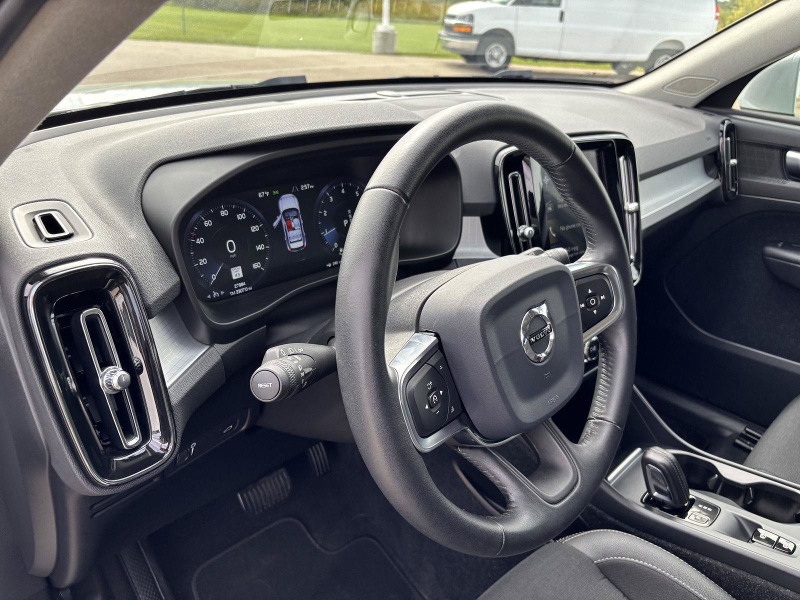 Used 2020 Volvo XC40 T5 Momentum w/ Protection Package Premier AWD/4WD image 14