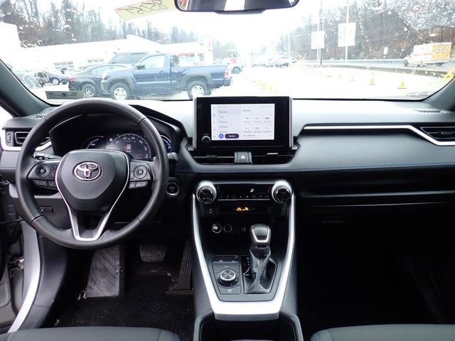 Used 2024 Toyota RAV4 SE image 12