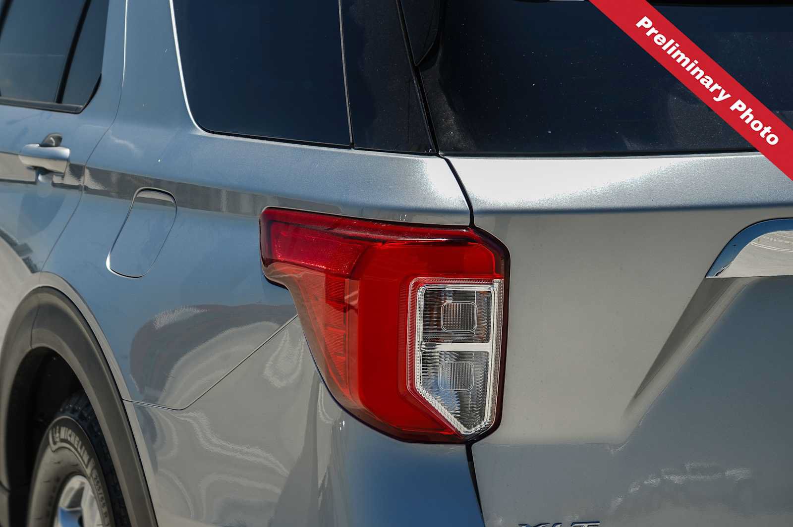 Used 2022 Ford Explorer XLT w/ Equipment Group 202A RWD image 9