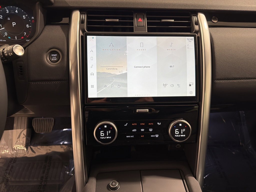 New 2025 Land Rover Discovery S image 16