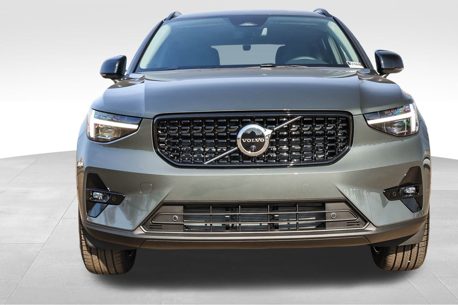 New 2026 Volvo XC40 B4 Plus w/ Climate Package image 2
