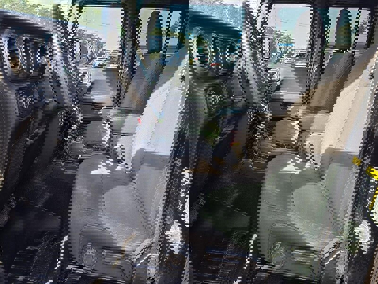 Used 2020 Jeep Wrangler Unlimited Sahara image 17