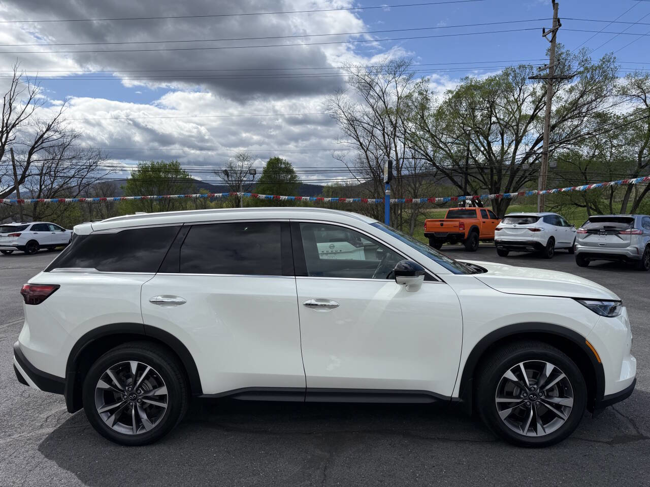 Used 2023 INFINITI QX60 Luxe w/ Cargo Package AWD/4WD image 6