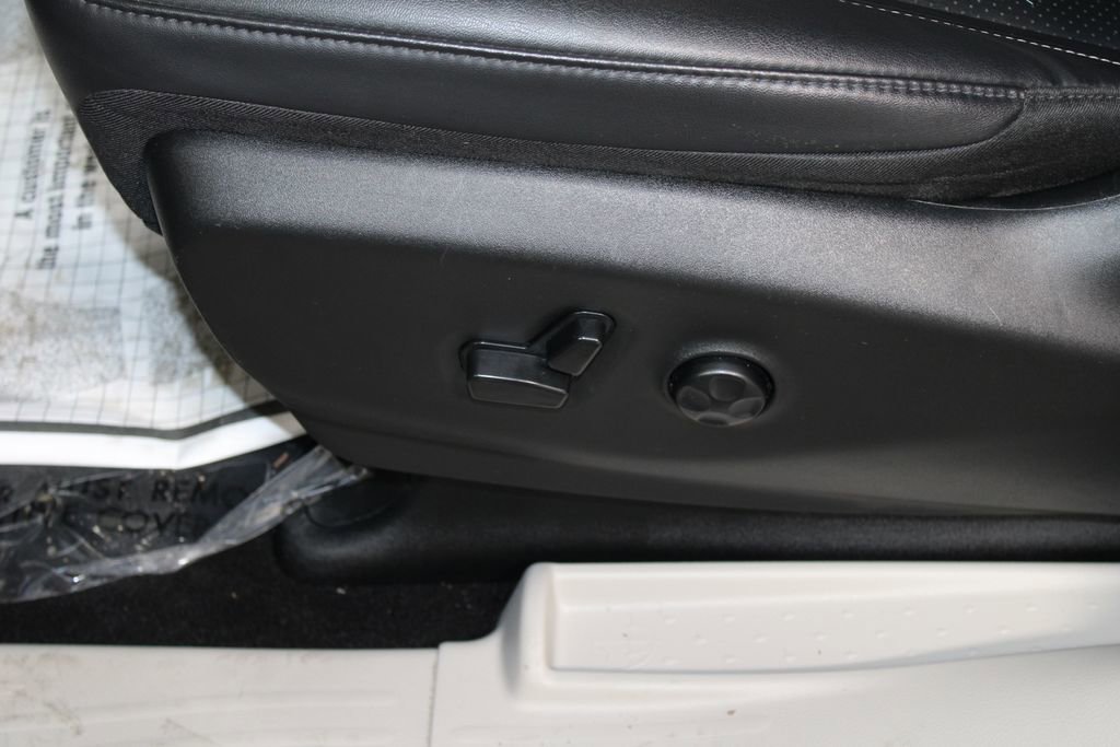 Used 2024 Chrysler Pacifica Touring-L image 22