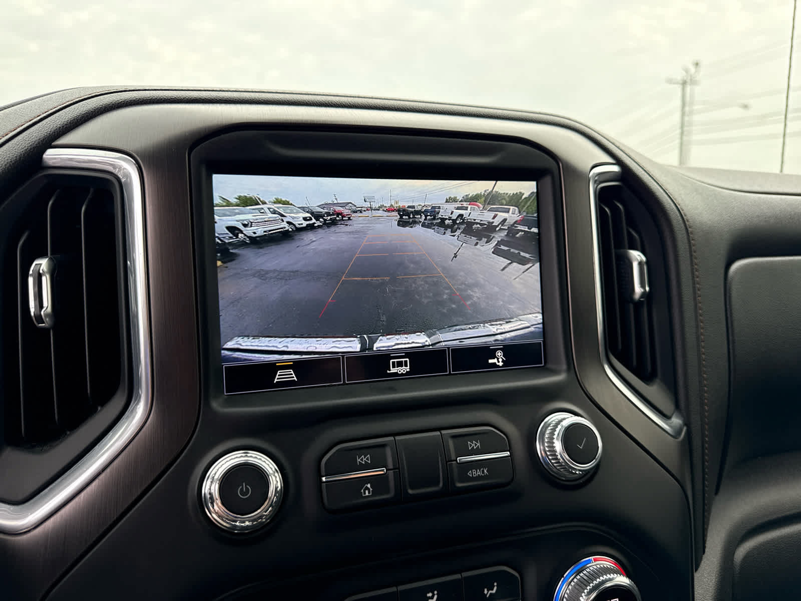 Certified 2021 GMC Sierra 1500 AT4 w/ AT4 Premium Package AWD/4WD image 17