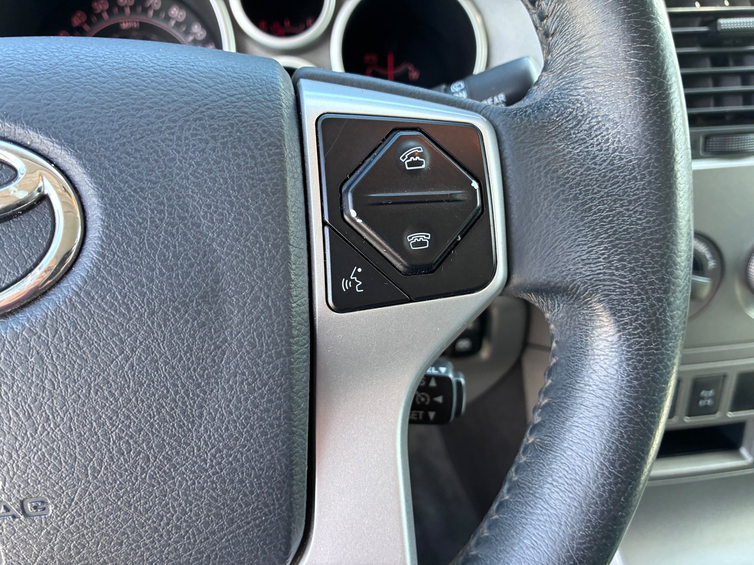 Used 2015 Toyota Sequoia SR5 AWD/4WD image 13