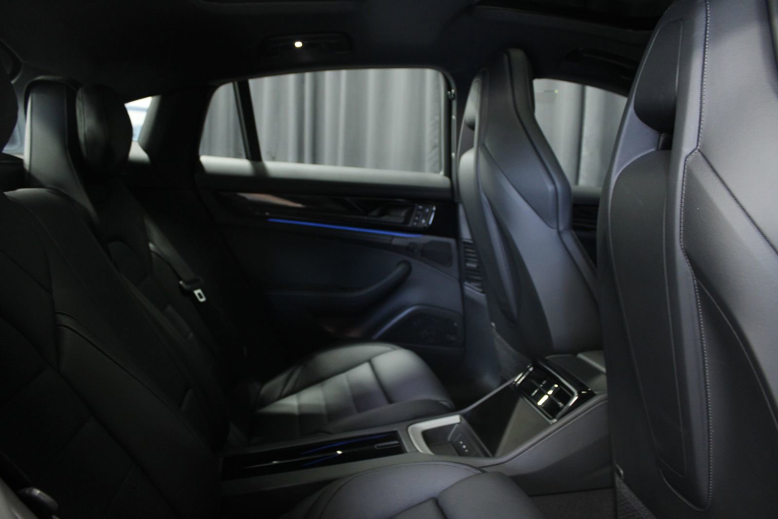 Used 2025 Porsche Panamera 4 image 46