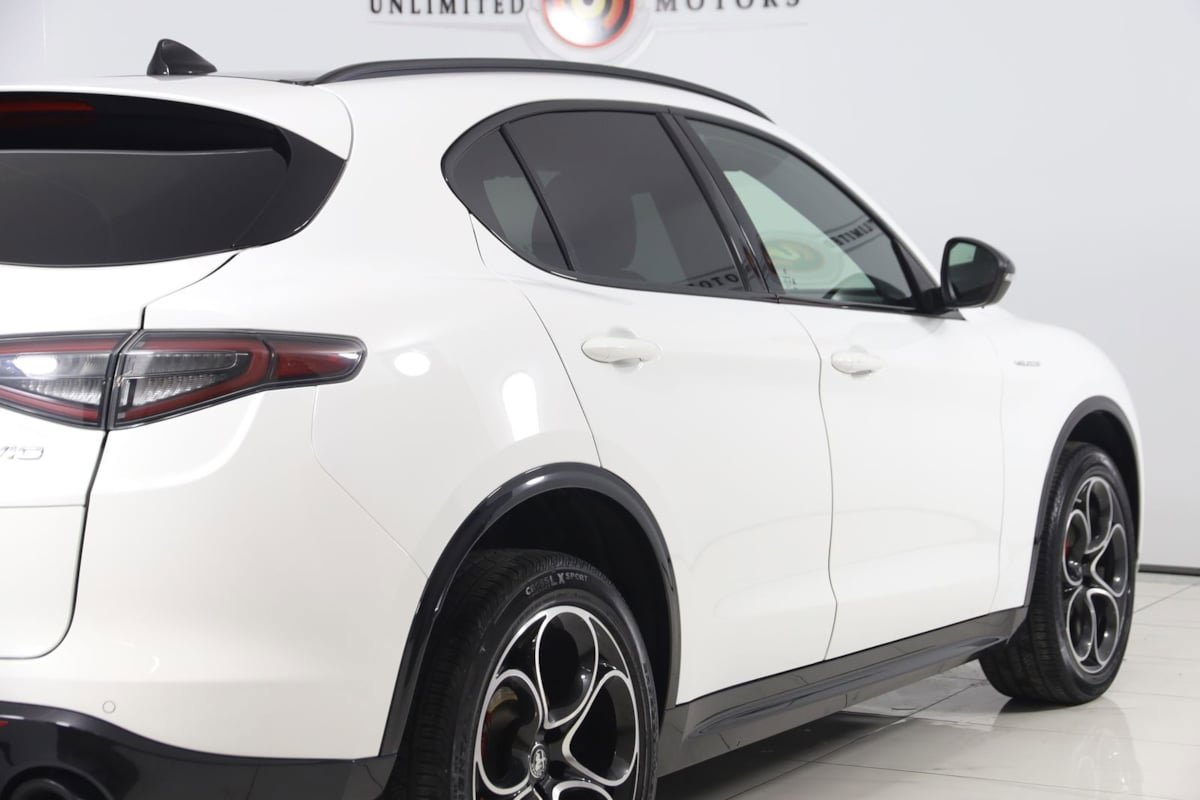 Used 2024 Alfa Romeo Stelvio Veloce image 36