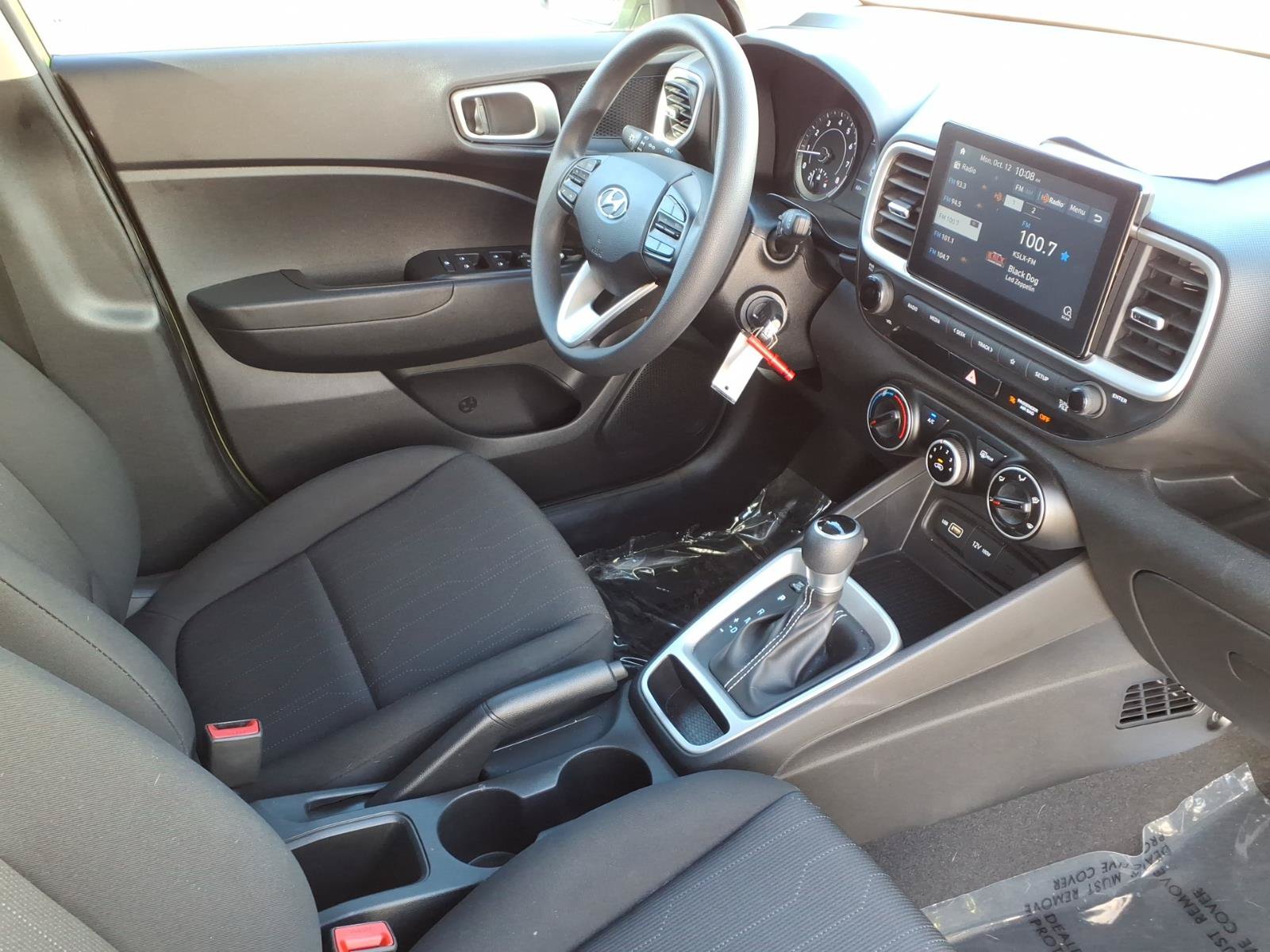 Used 2022 Hyundai Venue SE FWD image 11