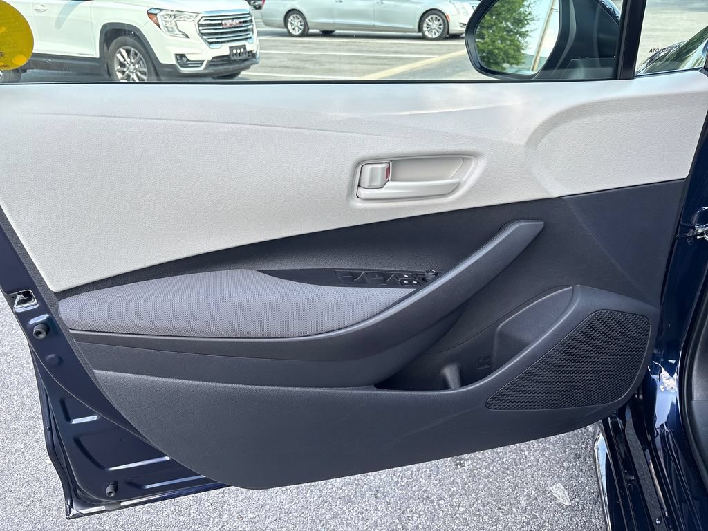 Used 2025 Toyota Corolla LE FWD image 15