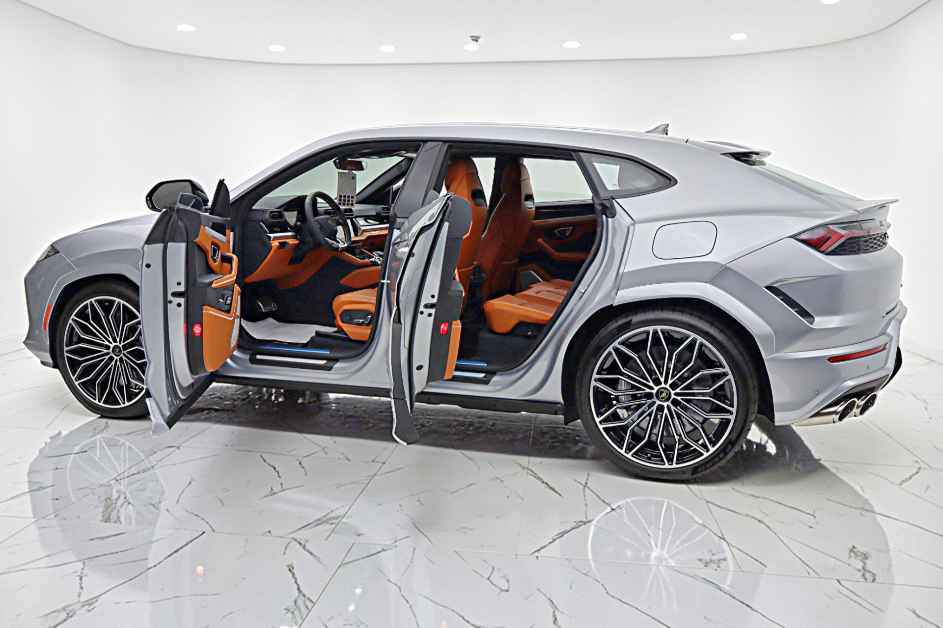 Used 2026 Lamborghini Urus SE AWD/4WD image 5