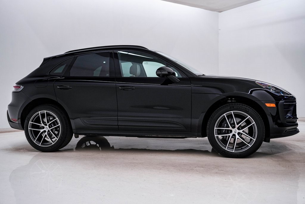 Certified 2025 Porsche Macan image 9