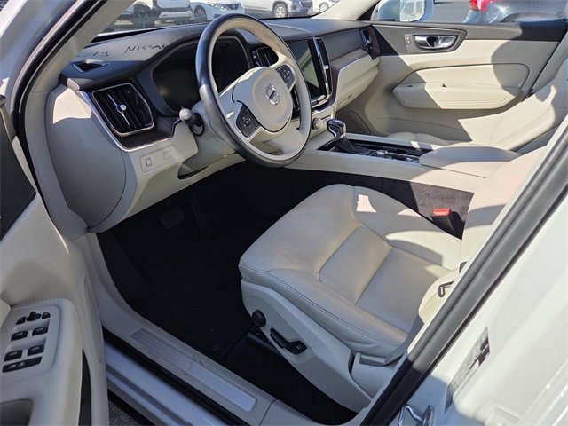 Used 2021 Volvo XC60 T5 Momentum image 8