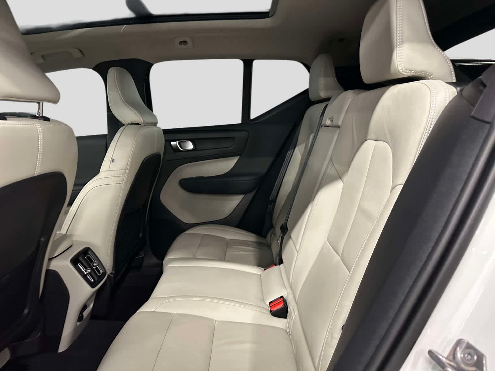 Used 2022 Volvo XC40 T5 Momentum AWD/4WD image 14