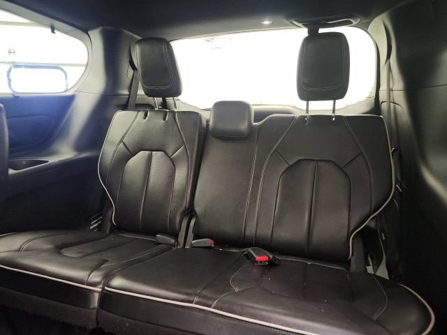 Used 2022 Chrysler Pacifica Limited w/ Uconnect Theater Family Group FWD image 9