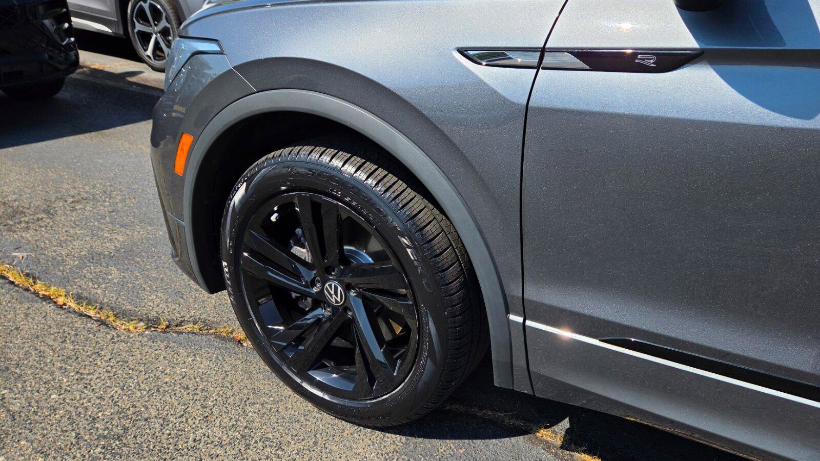 Certified 2024 Volkswagen Tiguan SE R-Line FWD image 12