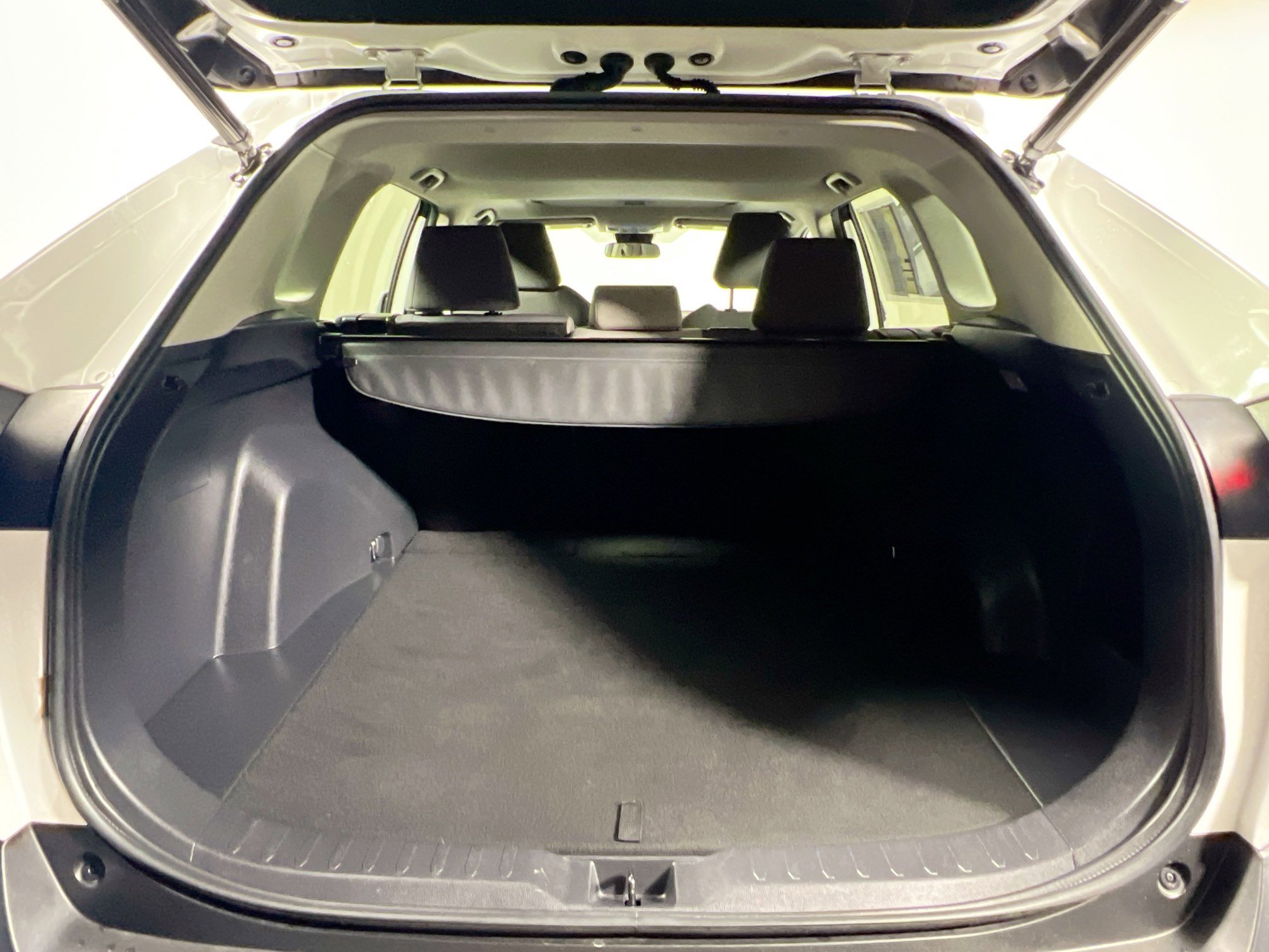 Used 2021 Toyota RAV4 XLE w/ Convenience Package FWD image 34